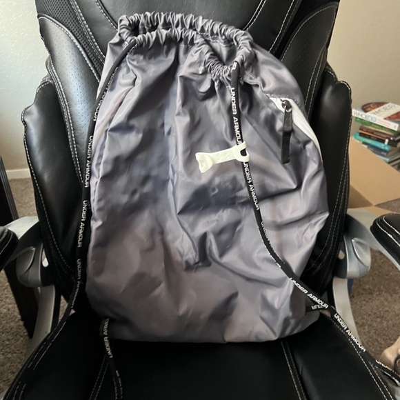 Under Armour drawstring backpack - Picture 2 of 2